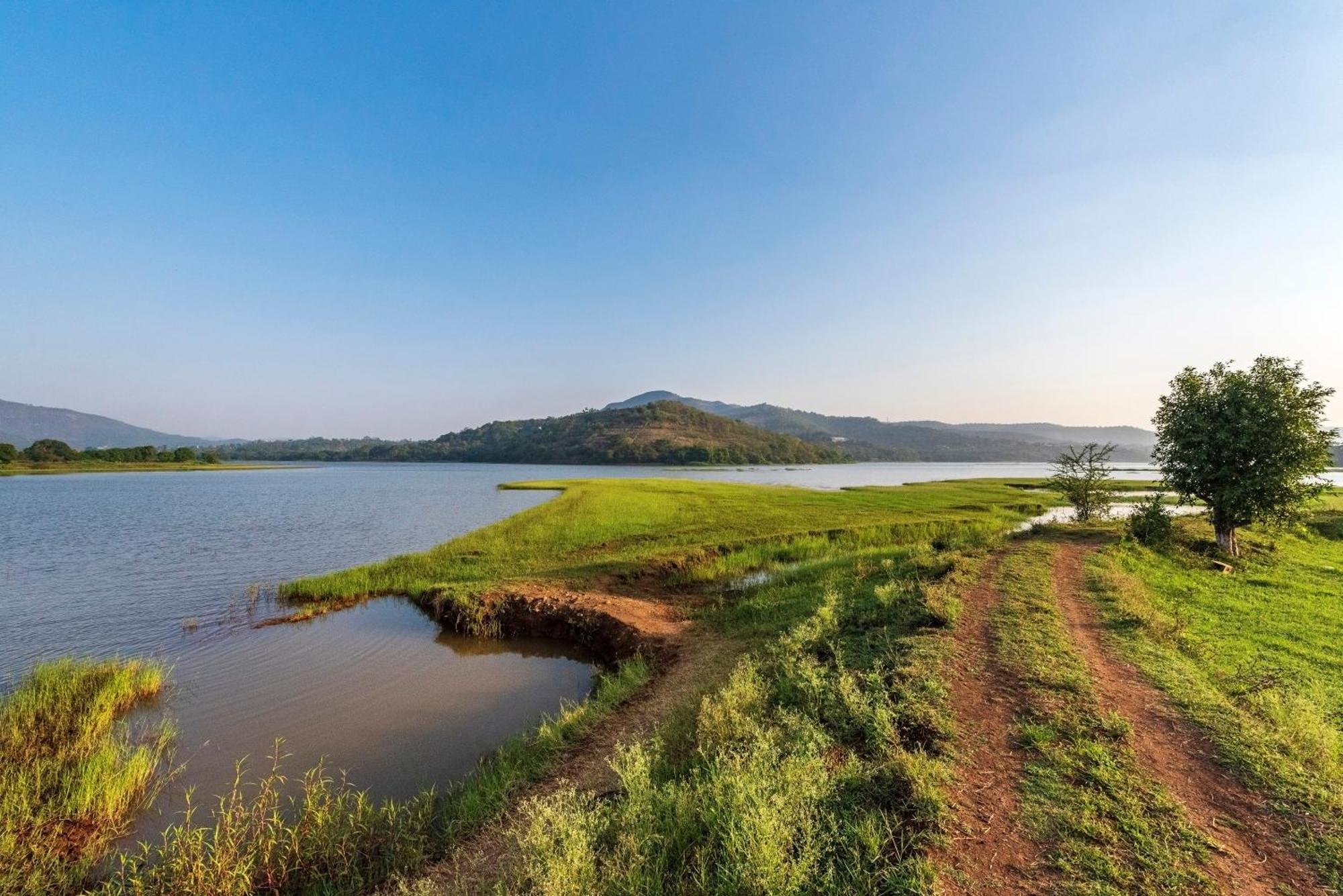 Saffronstays Lakeview Nivara - Farm Stay Villa With Private Pool Near Пуна Экстерьер фото