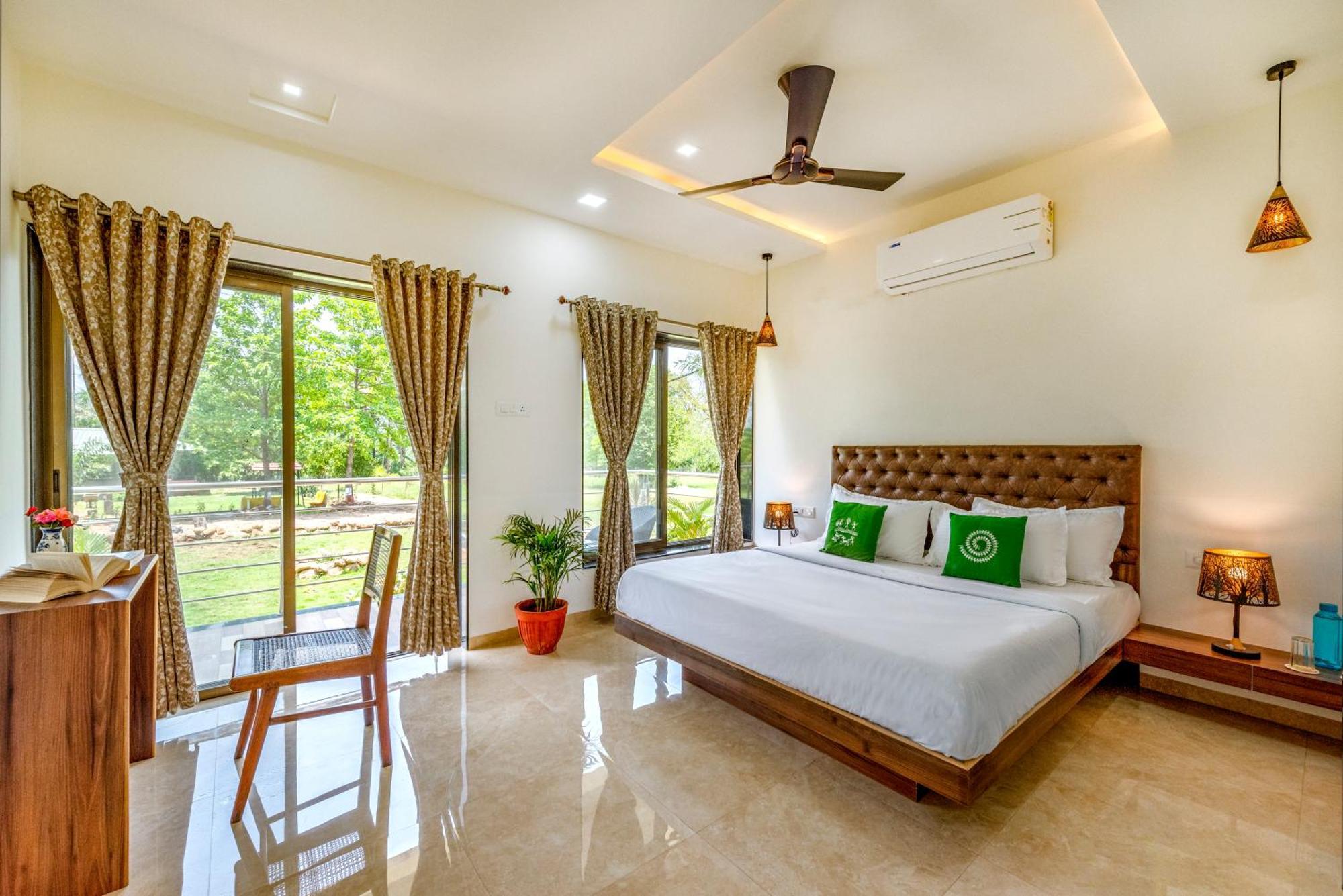 Saffronstays Lakeview Nivara - Farm Stay Villa With Private Pool Near Пуна Экстерьер фото