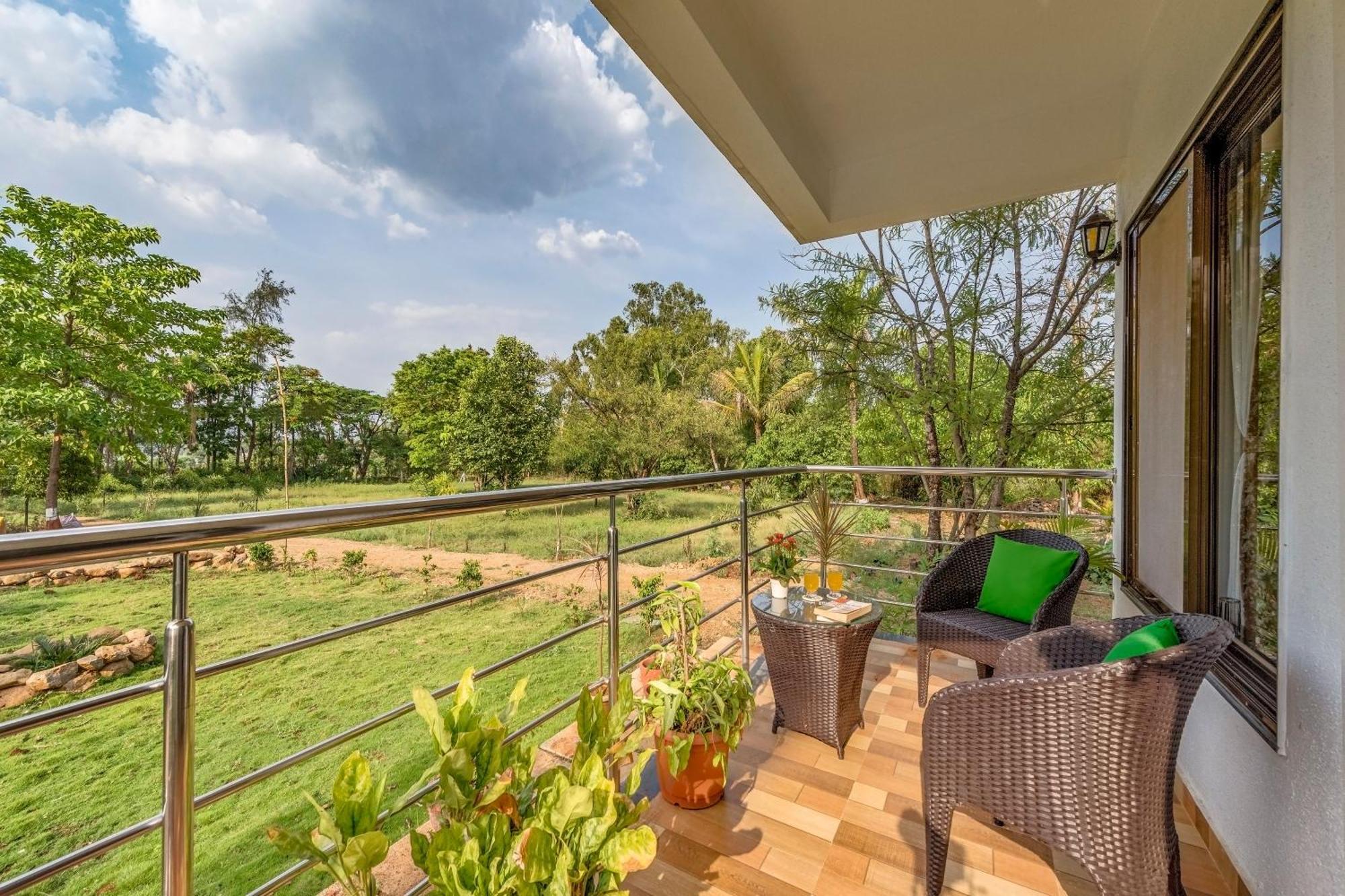 Saffronstays Lakeview Nivara - Farm Stay Villa With Private Pool Near Пуна Экстерьер фото
